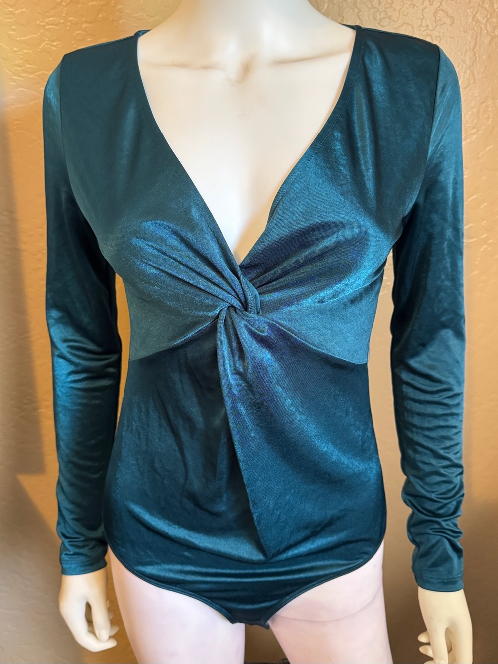 Bebé long sleeve bodysuit medium